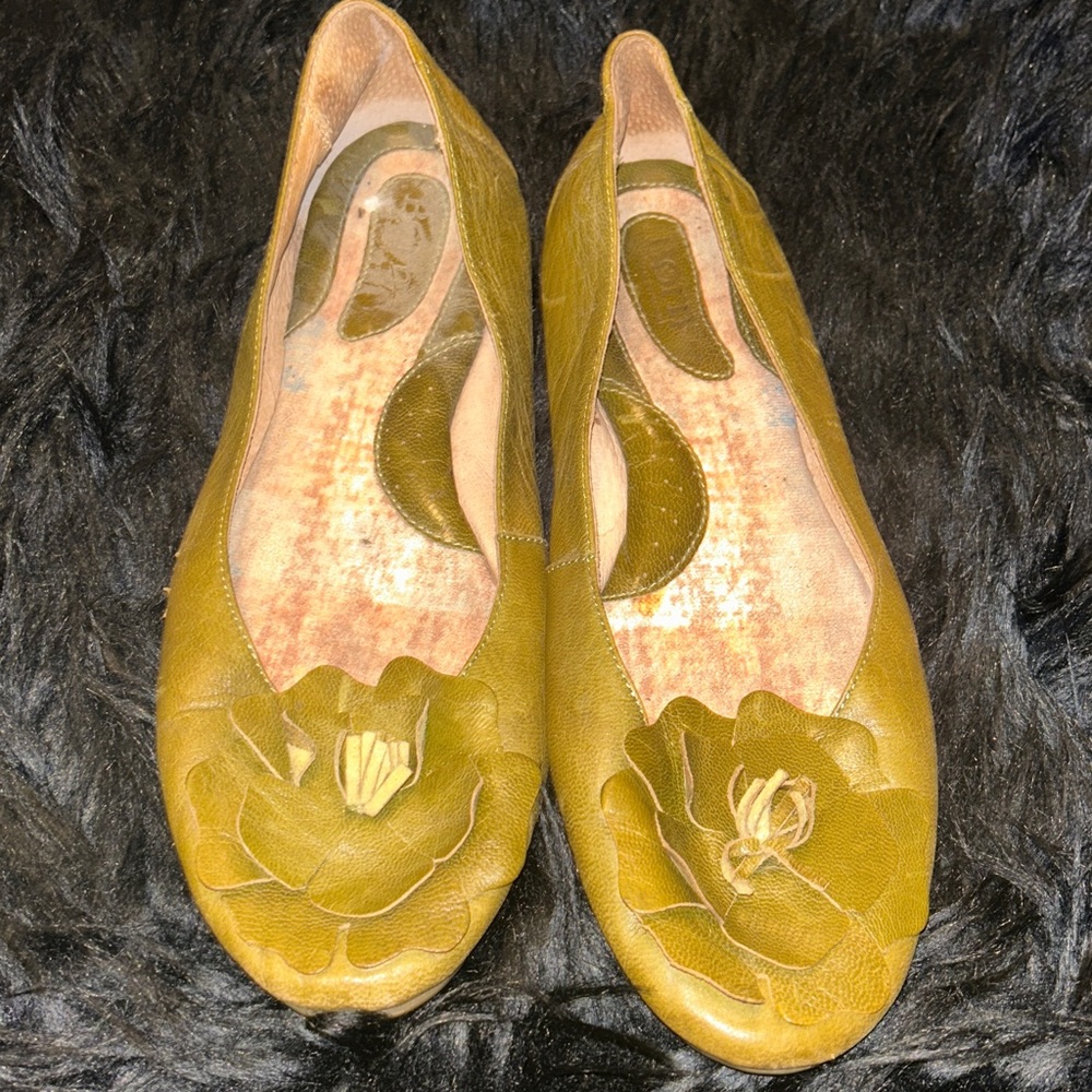 BORN Women's Adelisa Flower Green Full-Grain Leather Flats Sz 11 - Picture 9 of 15